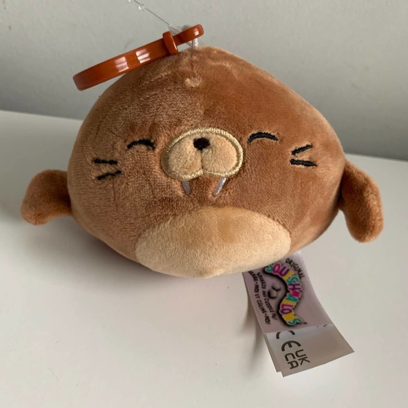 Squishmallow Bruce Walrus Clip on Keychain 3.5" Plush Kellytoy Brown Sealife sea - Picture 3 of 9